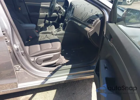 2018 Hyundai Elantra Sel z USA, uszkodzony, nr VIN KMHD84LF3JU585387